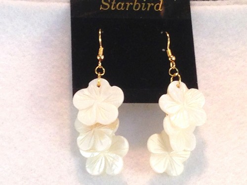 WHITE MOTHER OF PEARL FLOWER DANGLE EARRINGS 80's VINTAGE - Picture 7 of 16