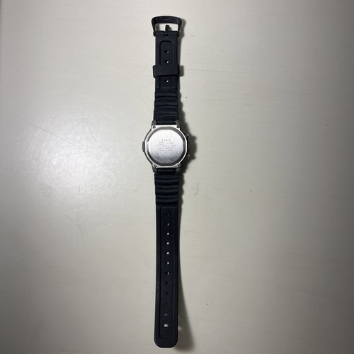 Vintage Casio Illuminator Woman’s 1602 LW-22H - Picture 3 of 4