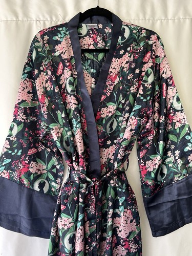 Target Netflix Long Sleeve Women’s Bridgerton Satin Robe Size XL/XXL - Picture 11 of 14