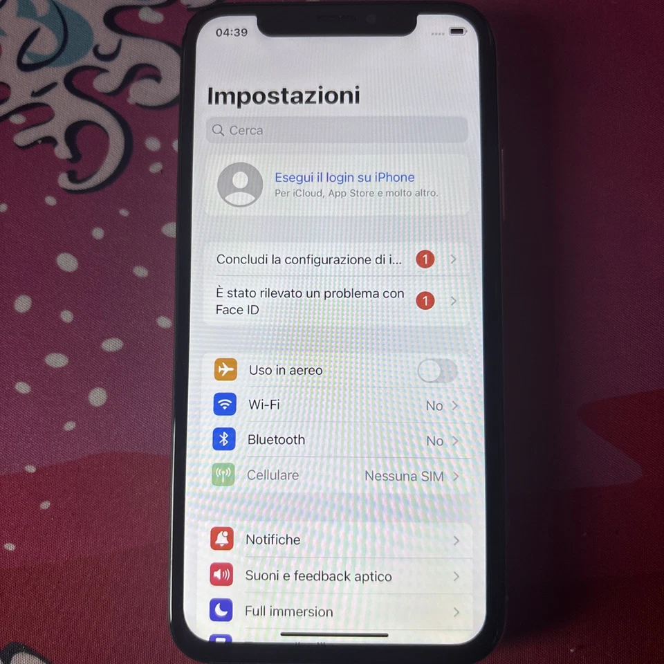 Apple iPhone X - 64 GB - Argento (Sbloccato) - Immagine 2 di 4