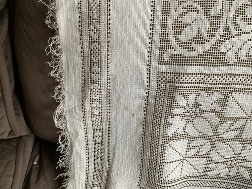 Antique French Figural Handmade Filet Lace Cherubs Tablecloth Beige - 46" x 46" - Picture 12 of 14