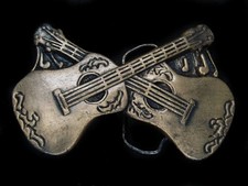 UB03128 VINTAGE 1970s DUELING ACOUSTIC GUITARS MUSIC COMMEMORATIVE BELT BUCKLE