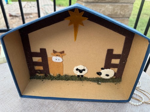 NATIVITY ORNAMENT SET 7-PC WITH HANDCRAFTED CRECHE Barn scene box Estate CUTE! - Picture 5 of 6
