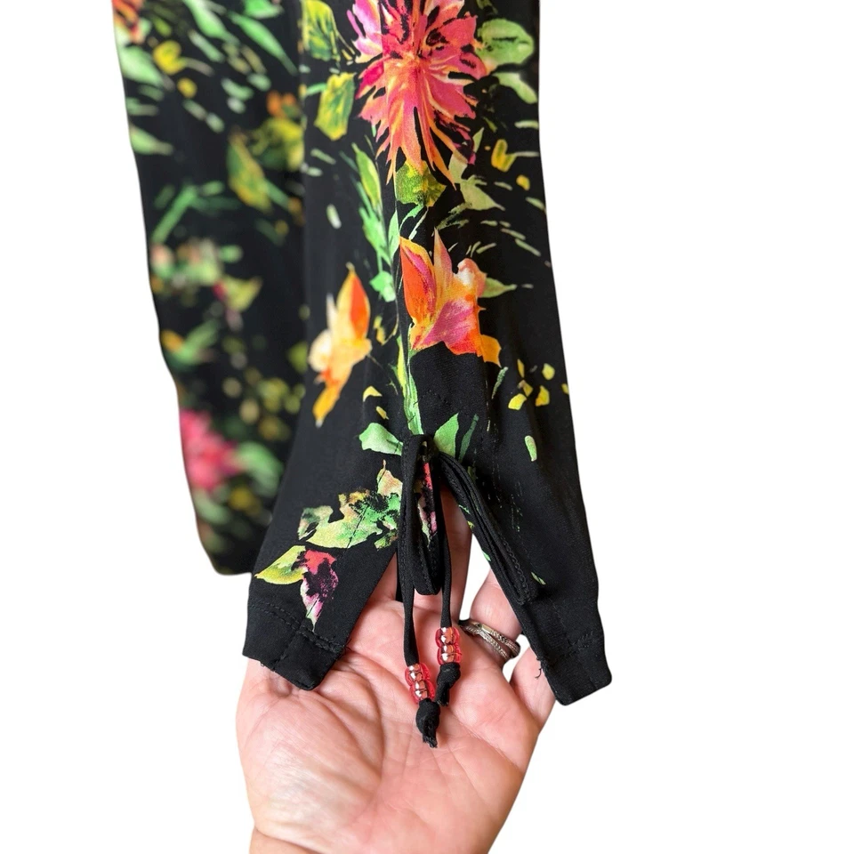 Top Susan Graver Negro Floral Tejido Líquido Grande Oficina Informal Tropical Flor Foto 3 de 4