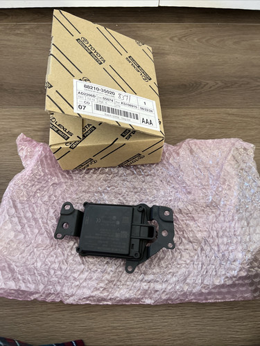 Genuine Toyota Distance Sensor 88210-35020 - Picture 1 of 3