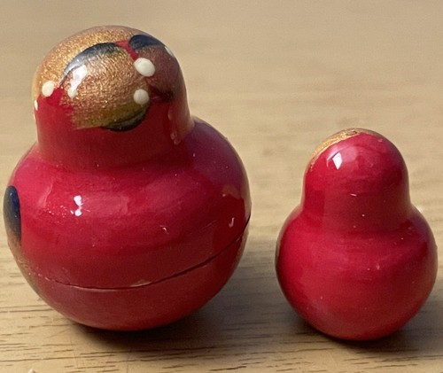 Vintage russische verschachtelte Puppen rote Dame mit Blumen handbemalt Holz Matroschka - Bild 10 von 15