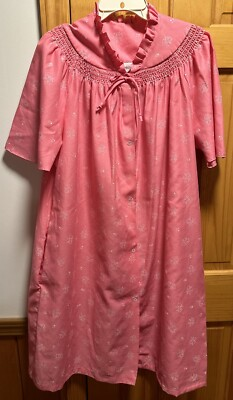 #ad Vintage Serenity Pink Snap House Coat Lounge DressMade In USA Size 38 $15.00