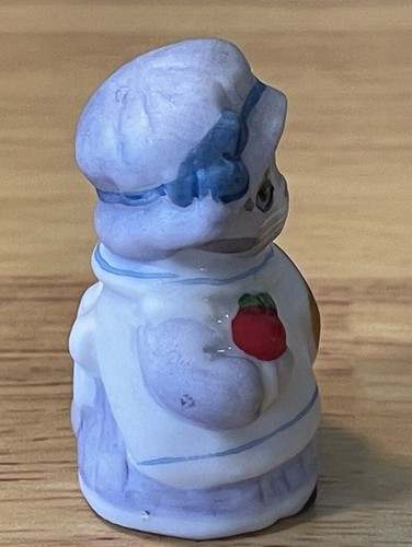 Vintage Kitty Cucumber One Plus One Thimble B.S. Schmid Figurine Blue Dress - Picture 4 of 6