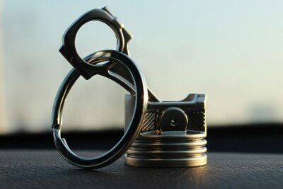 Kolben-Pleuel Schlüsselanhänger Aus Metall – Silber, 3D-Motor-Deko, Groß Kolben-Pleuel Schlüsselanhänger Aus Metall – Silber, 3D-Motor-Deko, Groß