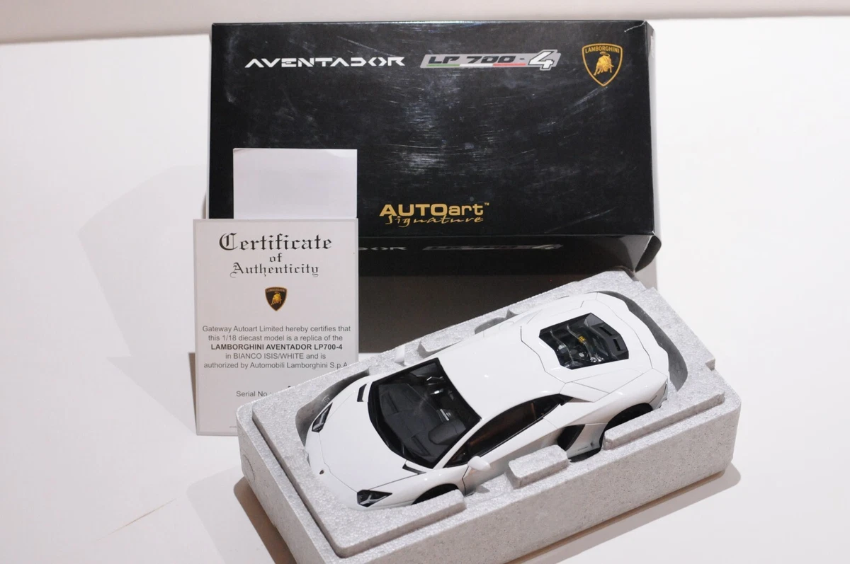 AUTOART LAMBORGHINI AVENTADOR LP700-4 WHITE SCALE 1:18 WITH COA LIMITED  EDITION