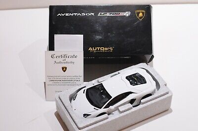 AUTOART LAMBORGHINI AVENTADOR LP700-4 WHITE SCALE 1:18 WITH AUTOART LAMBORGHINI AVENTADOR LP700-4 WHITE SCALE 1:18 WITH