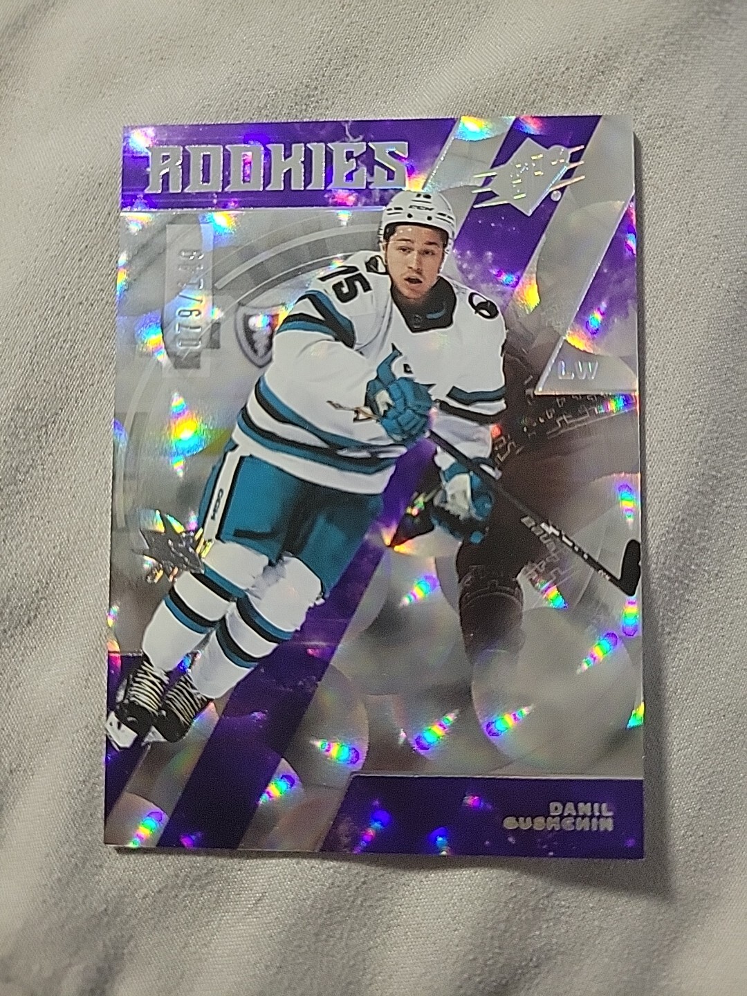 2023-24 UPPER DECK SPx PARALLAX PURPLE ROOKIES #140 SHARKS DANIL GUSHCHIN /149