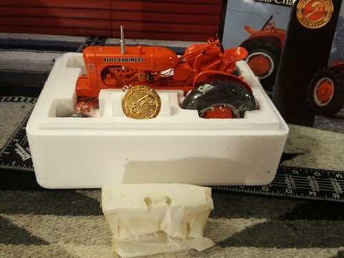 Ertl Allis Chalmers WD-45 1/16 Diecast Farm Tractor Replica Collectible - Picture 1 of 12