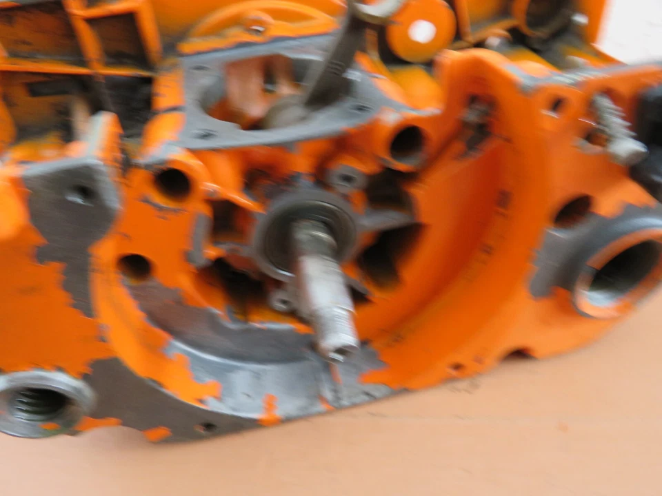 Oleo Mac Olympic 251链锯原始设备制造商曲轴箱 — 第 2/4 张图片