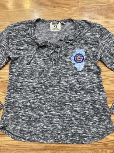MLB Tailgate Clothing CHICAGO CUBS Baseball WOMENS Long Sleeve Gray Shirt Sz XS - Picture 2 of 6