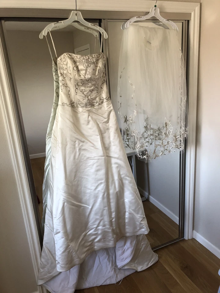 Used Lazaro Silk Bridal Gowns size 6 & Beaded Vail - Image 2 of 4