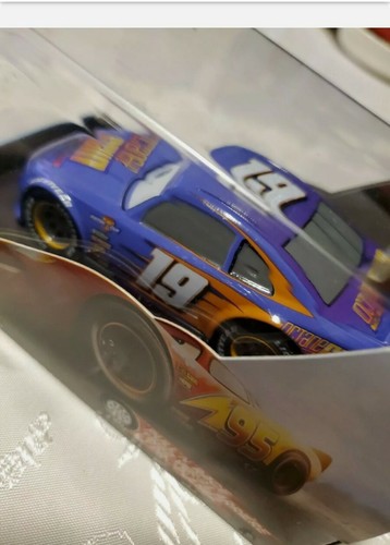Disney Cars Pull 'N' Race "Bobby Swift" Die Cast Auto Maßstab 1:43  - Bild 4 von 5