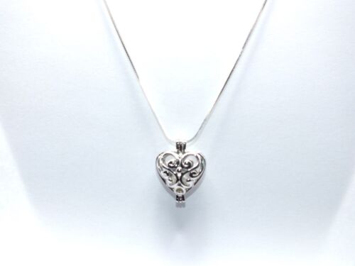 Collana con ciondolo gabbia di perle cuore pergamena in argento | regalo minimalista per lei - Foto 12 di 29