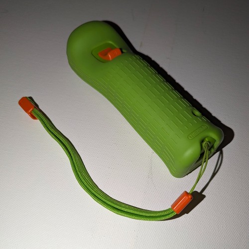 Tested Wii Remote Plus - Yoshi (2014 AUS) Original Box, Jacket & Strap - Picture 2 of 5