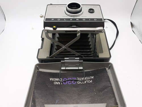 Vintage Polaroid pop-out 230 Land Camera with Case and manual - Picture 4 of 8