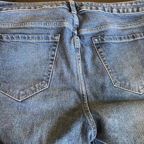 Torrid Blue Jean Shorts Women Size 12 Distressed Stretchy Denim Pre-owned - Picture 4 of 4