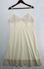 Vintage Vanity Fair Ivory Floral Lace Trim Antron III Dress Slip Women s Size 40