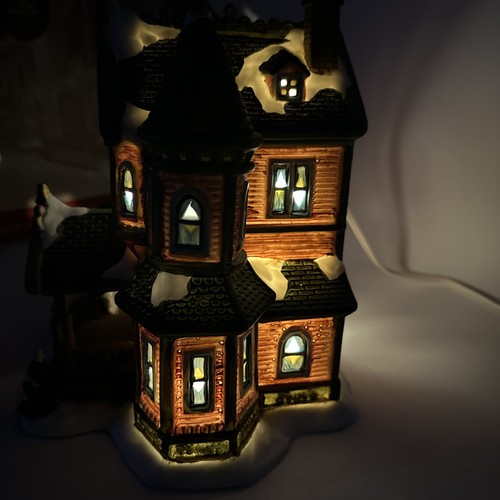 Enchanted Forest Lemax Porcelain Lighted House Christmas Village #289-2309 - Picture 12 of 19