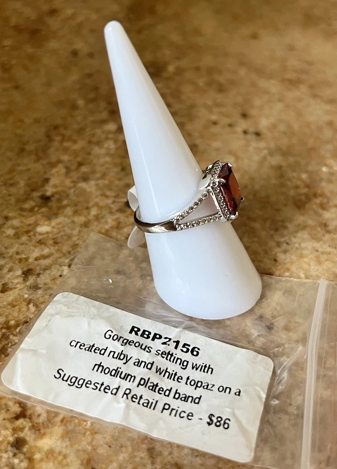 Bomb Party RETRO RBP2156 红宝石和白色黄玉铑 7 码戒指全新带标签 — 第 3/4 张图片