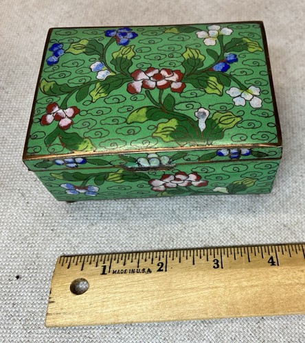 Caja de baratija china vintage esmalte verde flor latón tapa con bisagras - Imagen 2 de 8