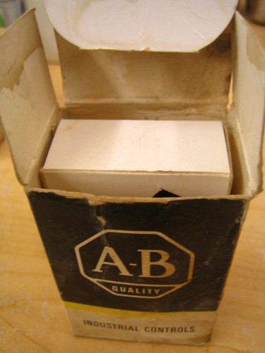 ALLEN BRADLEY 895 895-A1 Auxiliary Contact Size 1 60 Amp - Picture 3 of 5
