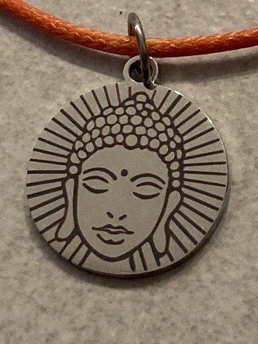 Collier pendentif Bouddha en acier inoxydable sur son cordon orange - Picture 2 of 7