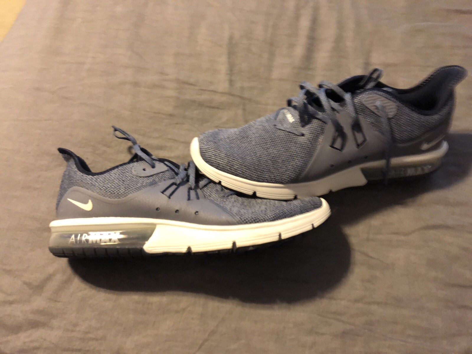 Nike Running shoes Mens 13 Navy NWOT Nike Running shoes Mens 13 Navy NWOT
