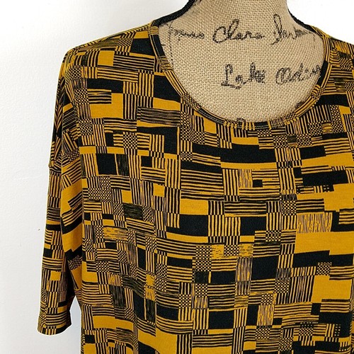 LulaRoe Womens sz XS Irma T Shirt Brown Geometric Scoop Neck Short Sleeve Tunic - Picture 2 of 5