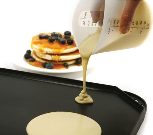 Heat-Resistant Silicone 2-Cup Measuring & Pouring Cup for Effortless Cooking - Picture 5 of 6