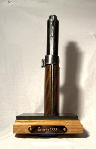Stützaufsteller für Gewehr 1888 Bajo. mit Holzsockel und Gravurplatte - Bild 1 von 5