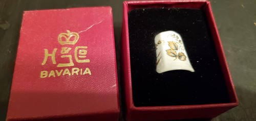 Dedal de porcelana vintage Baviera Alemania Occidental flores doradas nuevo en caja original - Imagen 1 de 4