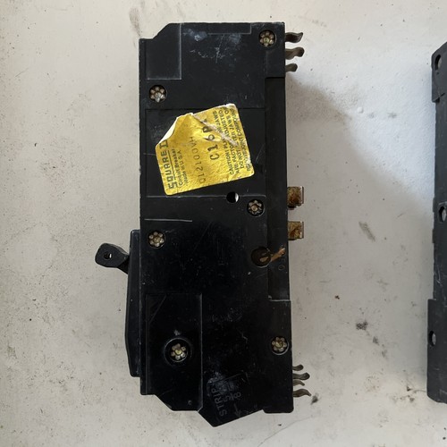 Q12100 Square D 100 Amp 2 Pole Circuit Breaker Type Q1 120/240VAC Plug On 100A - Picture 2 of 5