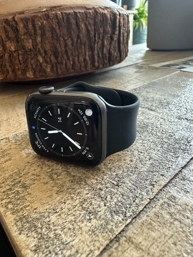 Black Apple Watch Series 6 (GPS) - 44mm - 32 GB