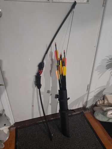 Junior Longbow Archery Bow and Arrow Set plus 10 fibreglass arrows - Picture 2 of 2