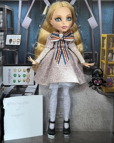 Monster High Skullector M3GAN movie Doll--PRE-SALE--PRE-SALE - Picture 7 of 12