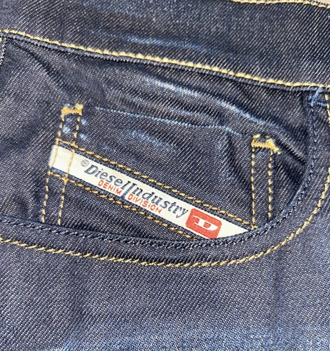 Brandneu mit Etikett Diesel – dunkelblaue Herrenjeans Slim Fit Stretch Denim D-Strukt 09A45 30 x 34 - Bild 5 von 6