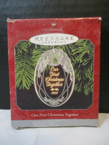 Adorno Hallmark Keepsake Our First Christmas Together 1998 Acrílico Transparente De Colección - Imagen 5 de 8