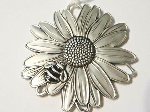 SONNENBLUME MIT BIENEN ~ SCHÖNE SILBERFARBENE EMAILLE SONNENBLUME 2 1/2" ORNAMENT - Bild 3 von 4