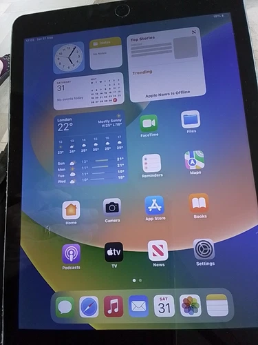 Apple iPad Pro 128GB 9.7-inch Screen, Wi-Fi, Space Grey, 1st Generation