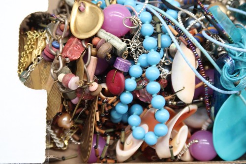 Vtg Craft Repair Costume Junk Jewelry Lot USPS Small Flat Rate Box JL101925-09 - Foto 10 di 20