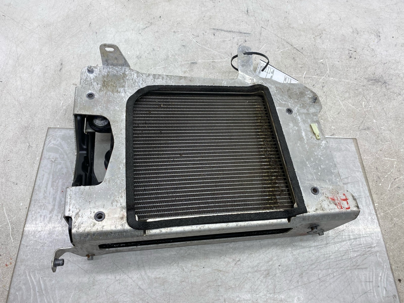 2020-2025 ASTON MARTIN DBX OEM 4.0L FRONT RIGHT AUXILIARY RADIATOR MY83-8242-AD