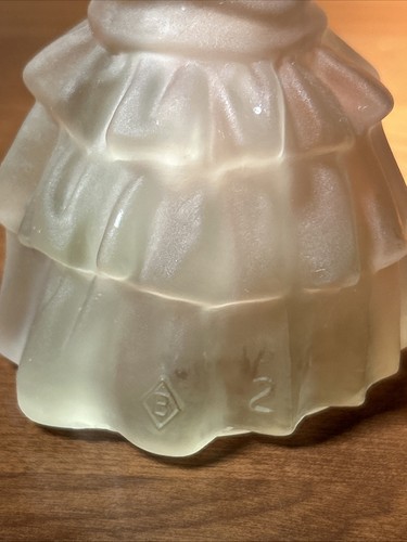 Boyd Glass Louise Doll Figurine Pale Yellow Vaseline / Uranium Figure Glows - Bild 6 von 14