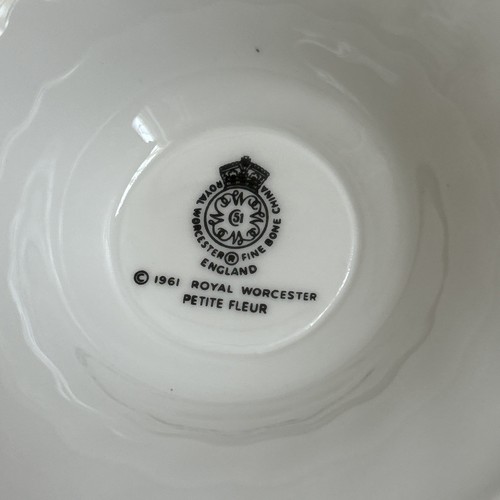 Royal Worcester Petite Fleur Made In England Fine Bone China Tea/Coffee Pot Lid - Picture 11 of 17