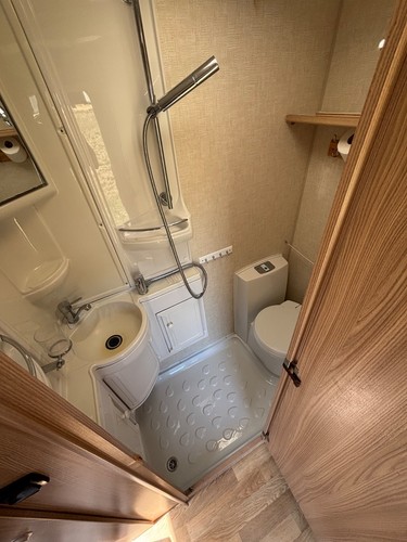 2014 COACHMAN VISION EXTRA 380/2 END KITCHEN 2 BERTH SINGLE AXLE TOURING CARAVAN - Picture 19 of 21