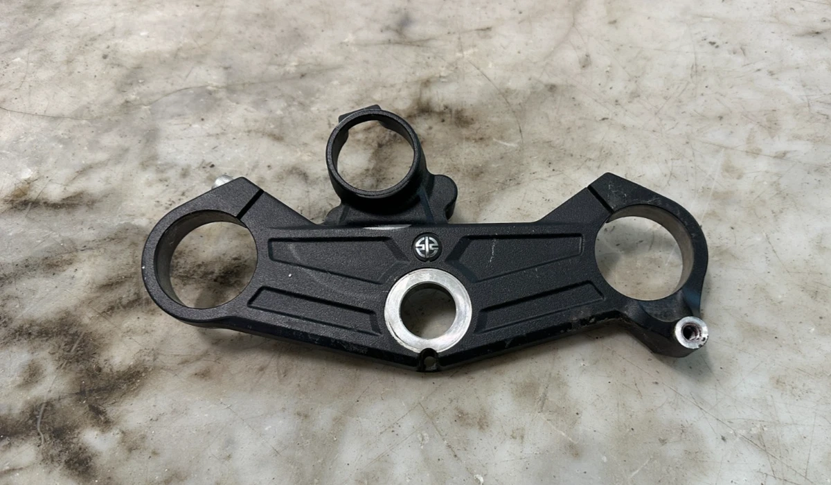 樹の上 Kawasaki Motorcycle Triple Trees for Kawasaki Ninja ZX10R | eBay